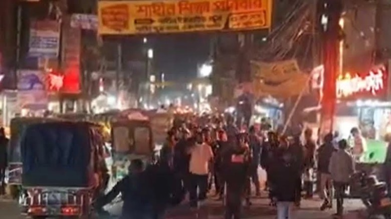 সুলতান সালাউদ্দিন টুকুর মনোনয়ন বাতিলের দাবিতে টাঙ্গাইলে বিক্ষোভ