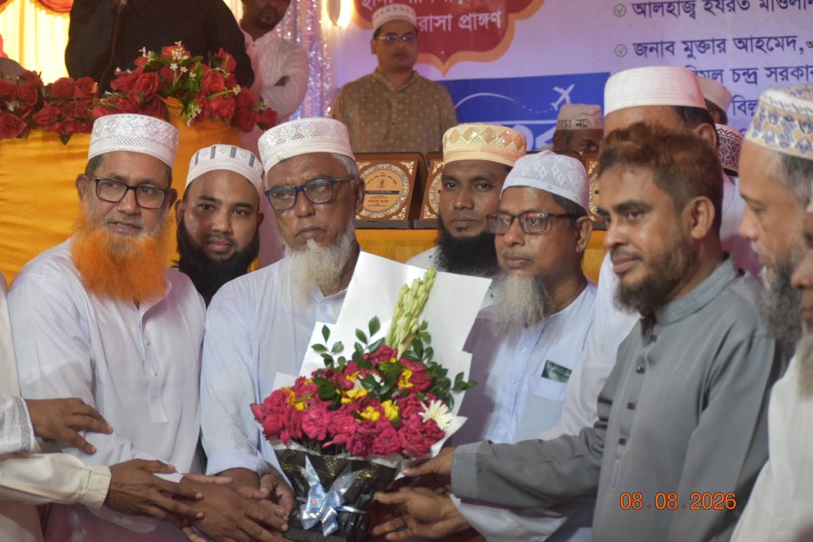 পানিপাড়া আলিম মাদ্রাসায় অবসরপ্রাপ্ত সহকারী অধ্যাপক মাওলানা মাছুম বিল্লাহ হুজুরসহ বিদায়ী শিক্ষকদের সংবর্ধনা