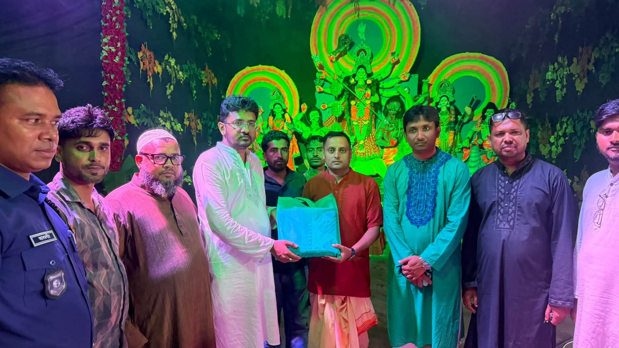 চান্দিনায় কেরনখাল ইউনিয়নের ৮ পূজামণ্ডপ পরিদর্শন করলেন এমপি আতিকুল আলম শাওন